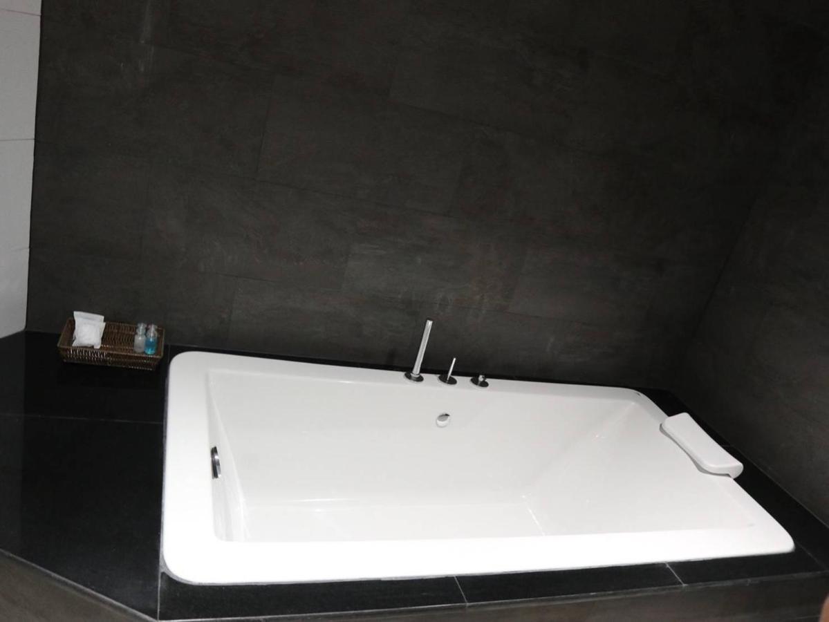 Srilamduan Hotel Sisaket Bagian luar foto
