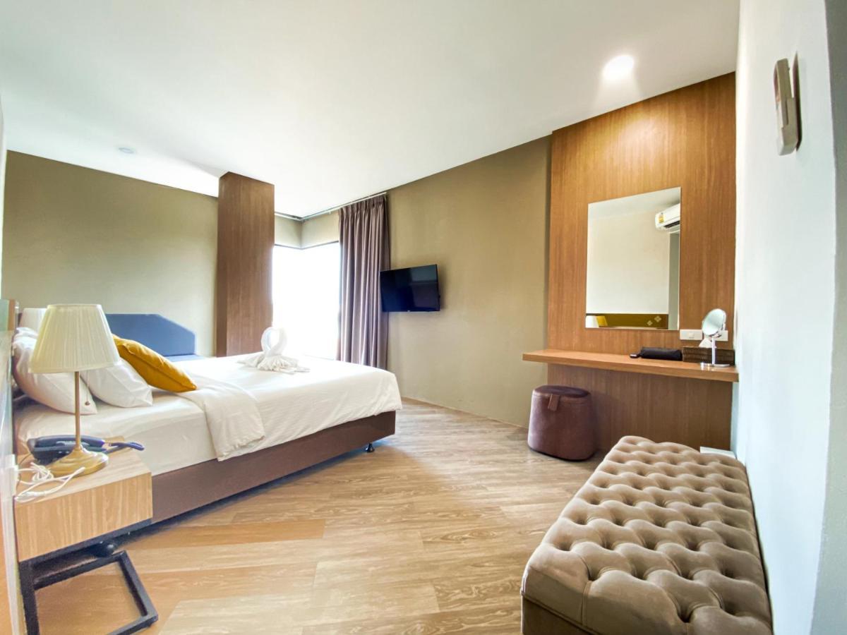 Srilamduan Hotel Sisaket Bagian luar foto