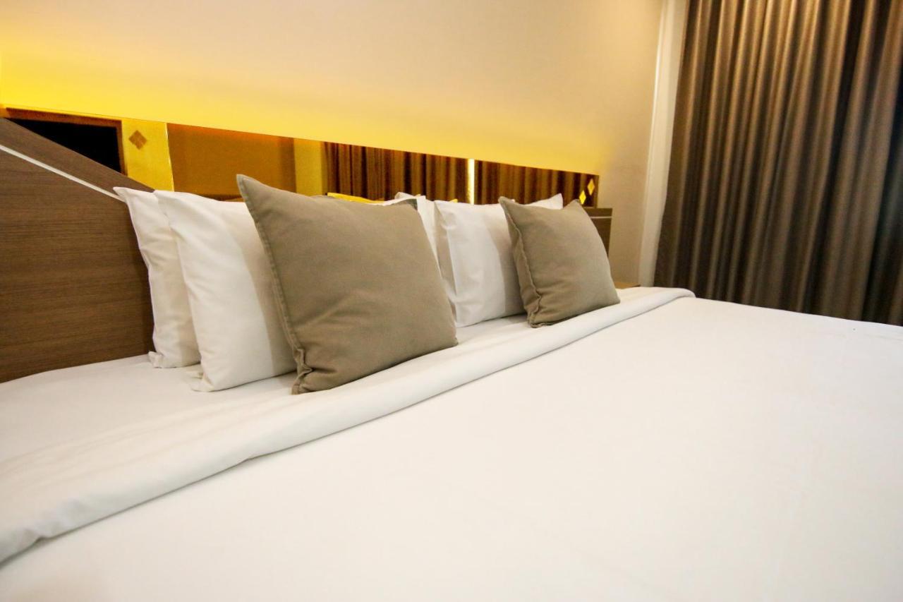 Srilamduan Hotel Sisaket Bagian luar foto